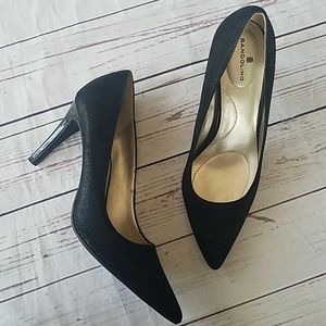 Bandolino black textured pointed pumps heels